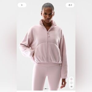 Aritzia Plateau Movkneck zip up jacket Size M